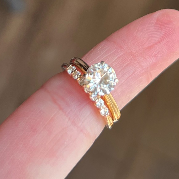 Wedding Engagement Rings Set - Picture 3 of 6